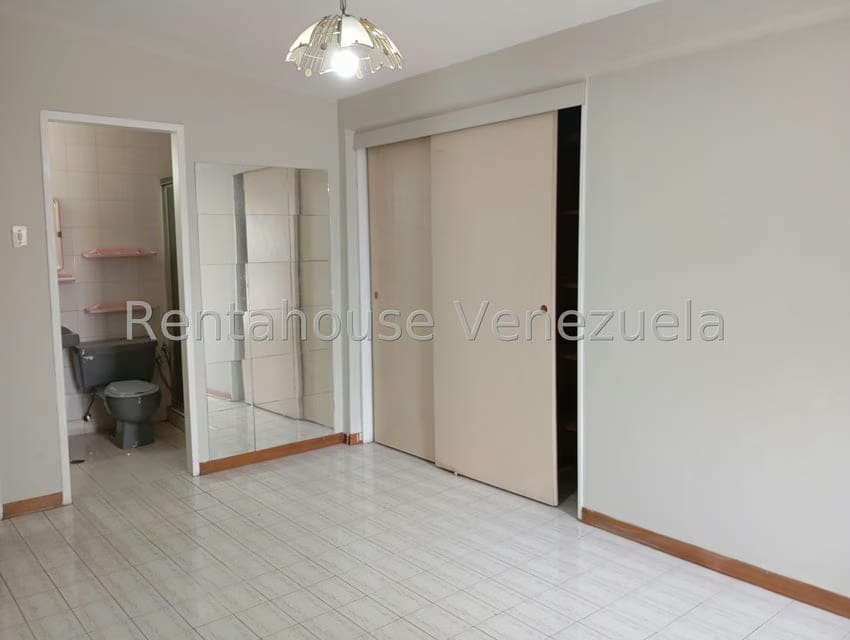 Casa (Duplex) en Venta en Los Dos Caminos, Distrito Metropolitano - 21