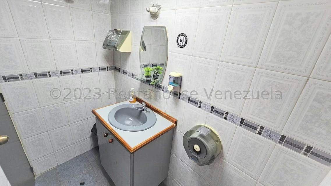 Comercial (Oficina) en Alquiler en Colinas de Bello Monte, Distrito Metropolitano - 12