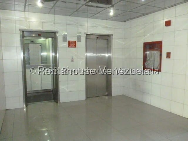Comercial (Oficina) en Alquiler en Del Este, Lara - 11