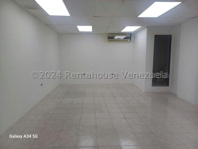 Comercial (Local Comercial) en Alquiler en El Valle, Distrito Metropolitano - 3