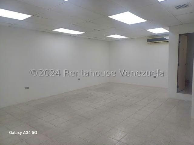 Comercial (Local Comercial) en Alquiler en El Valle, Distrito Metropolitano - 4