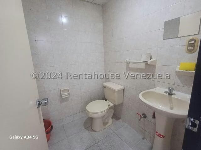 Comercial (Local Comercial) en Alquiler en El Valle, Distrito Metropolitano - 6