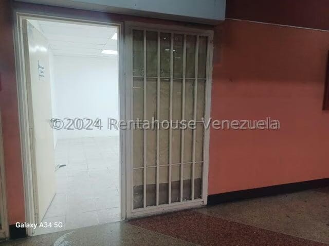 Comercial (Local Comercial) en Alquiler en El Valle, Distrito Metropolitano - 7