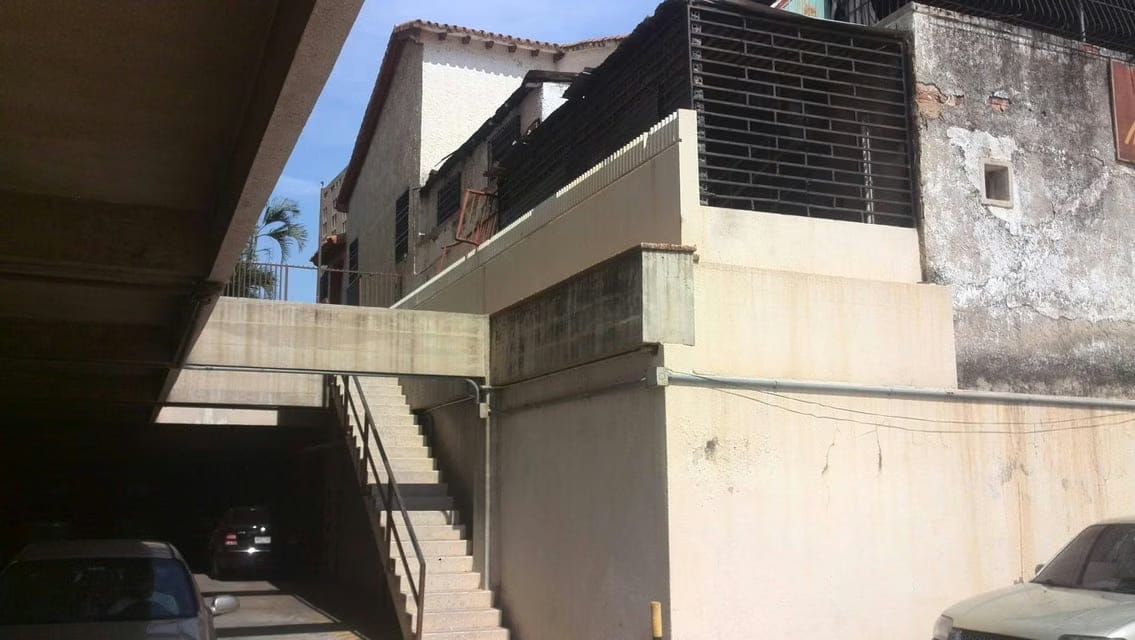 Comercial (Local Comercial) en Venta en Avenida Bella Vista, Zulia - 4