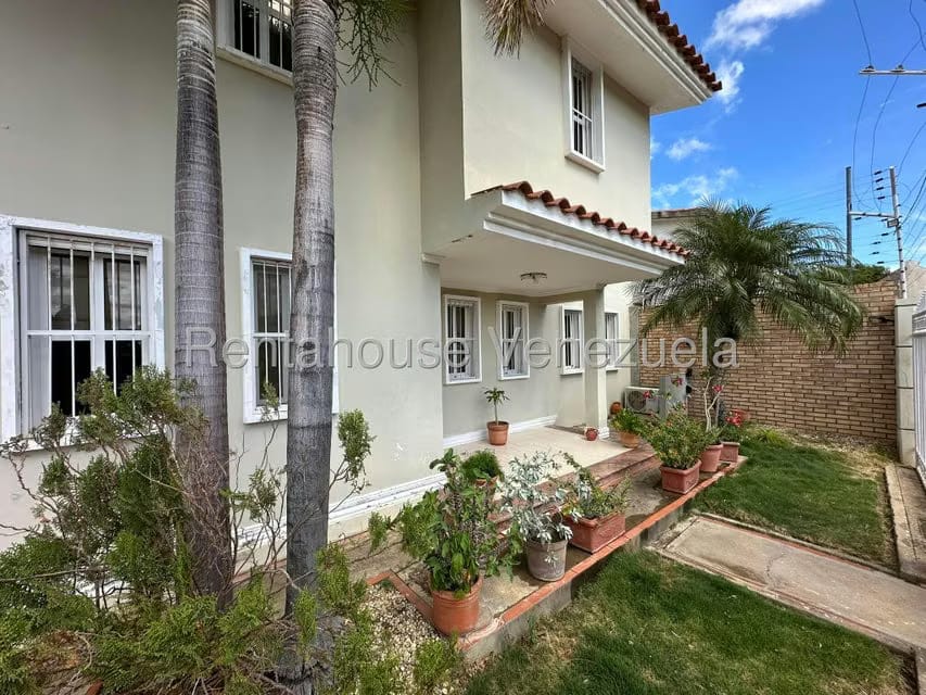 Casa (Duplex) en Venta en Sector San Bosco, Falcon - 2