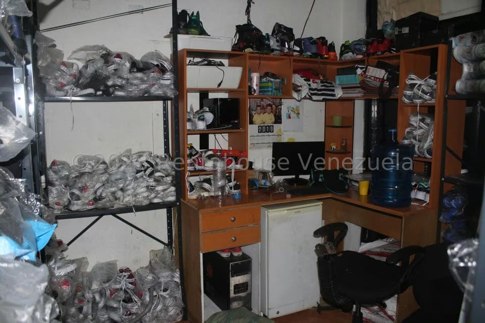 Comercial (Local Comercial) en Venta en Buenaventura, Miranda - 11