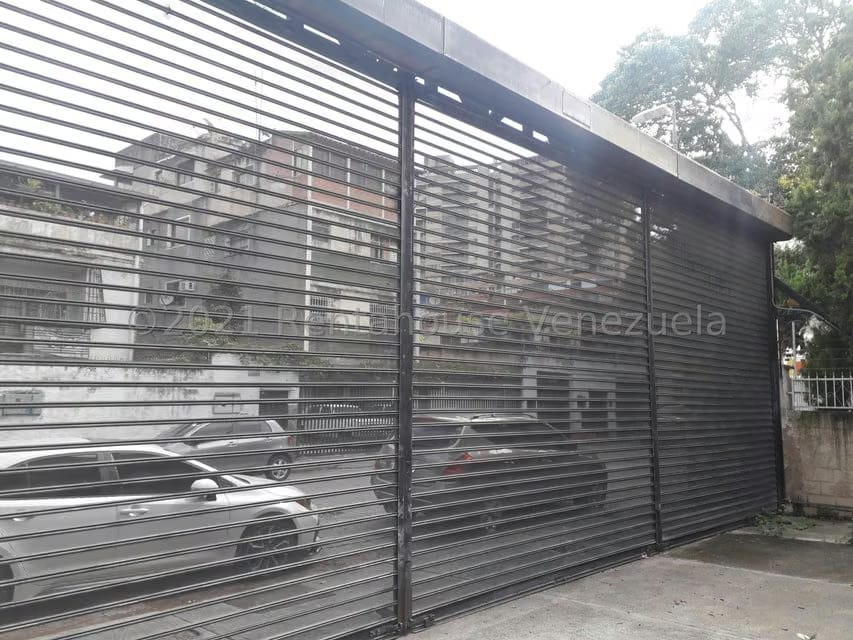Comercial (Local Comercial) en Venta en Los Chaguaramos, Distrito Metropolitano - 2