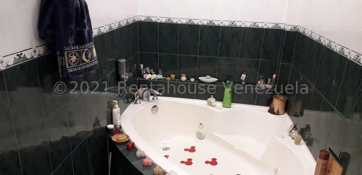 Comercial (Local Comercial) en Venta en Los Chaguaramos, Distrito Metropolitano - 15