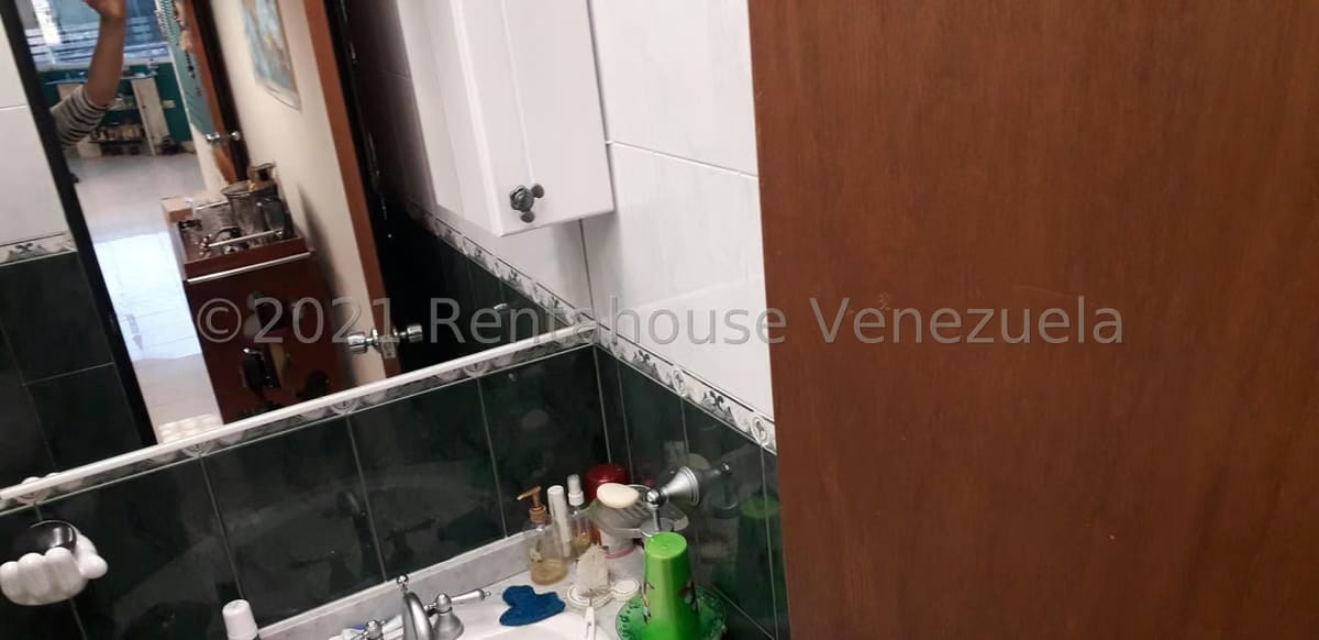 Comercial (Local Comercial) en Venta en Los Chaguaramos, Distrito Metropolitano - 16