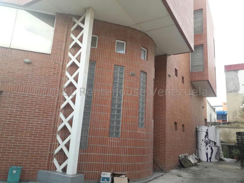 Comercial (Local Comercial) en Venta en Los Chaguaramos, Distrito Metropolitano - 3