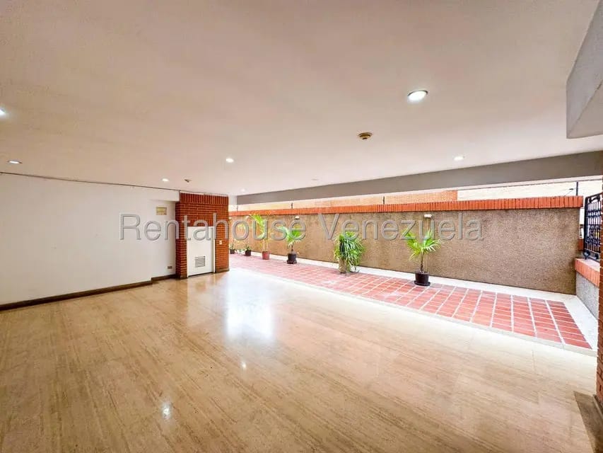 Apartamento (1 Nivel) en Alquiler en Campo Alegre, Distrito Metropolitano - 3
