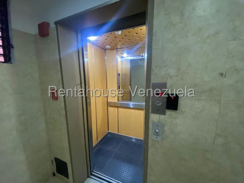 Apartamento (1 Nivel) en Alquiler en Parque Caiza, Distrito Metropolitano - 5