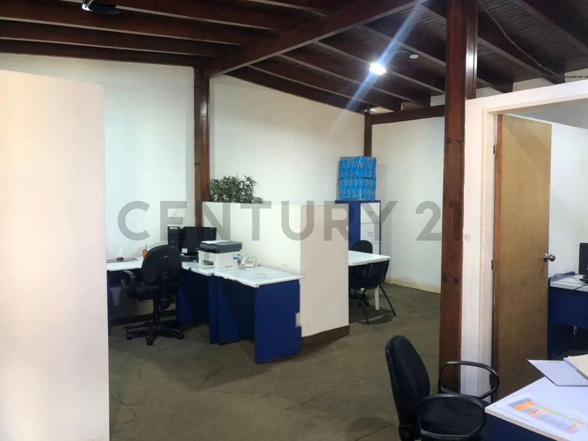 Venta de Casa Comercial de 3 niveles - 14