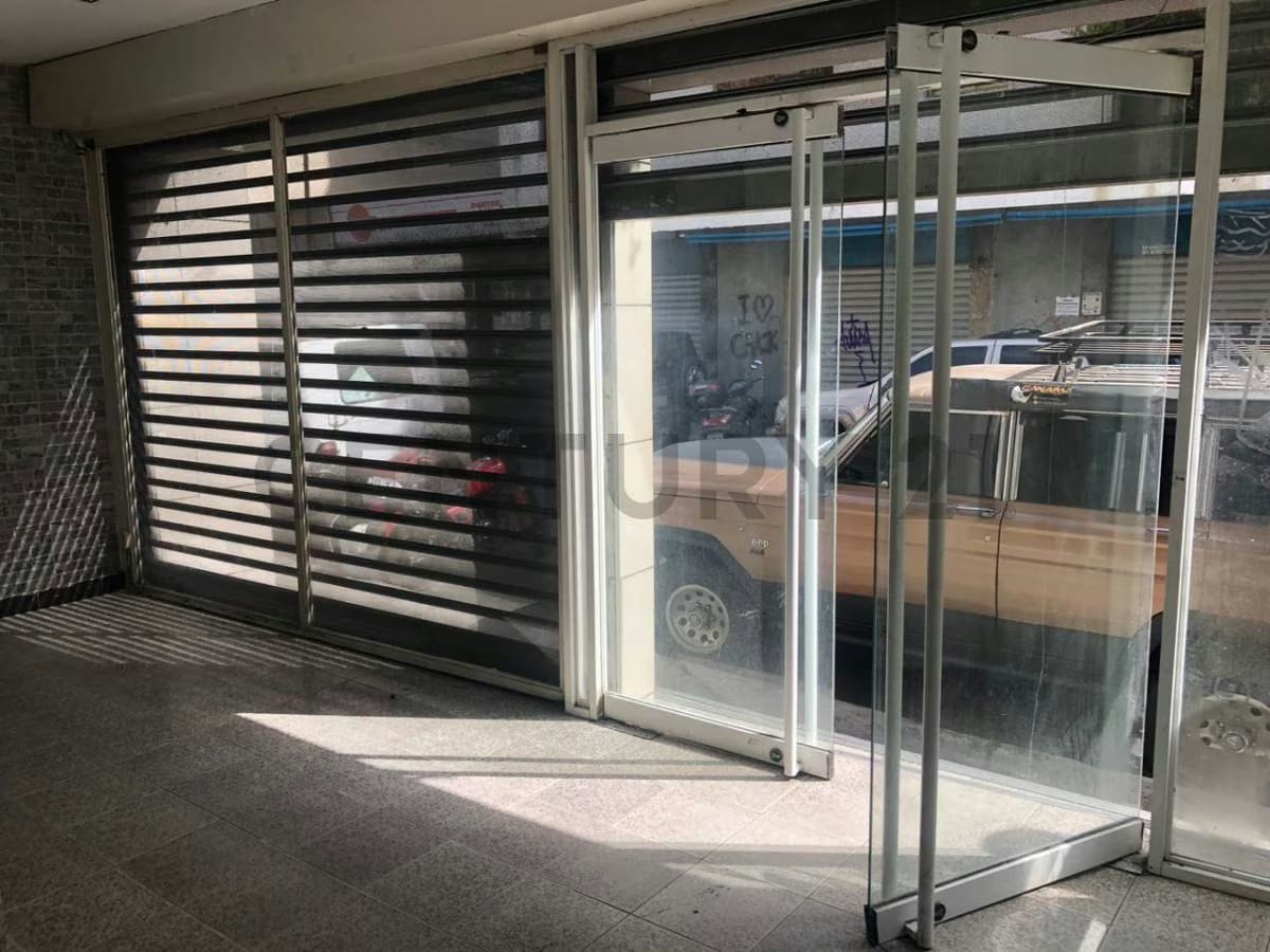 Venta de Casa Comercial de 3 niveles - 3