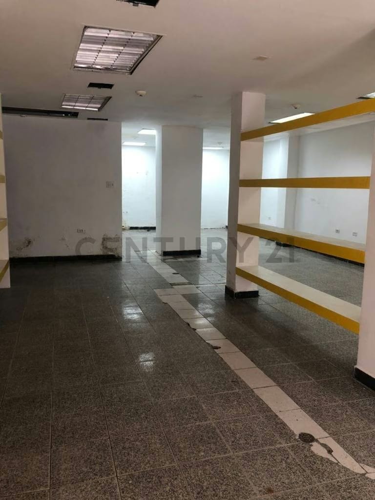 Venta de Casa Comercial de 3 niveles - 4