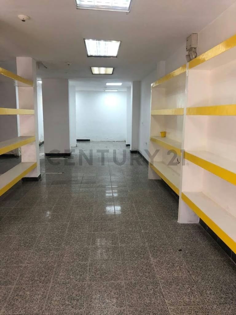 Venta de Casa Comercial de 3 niveles - 5