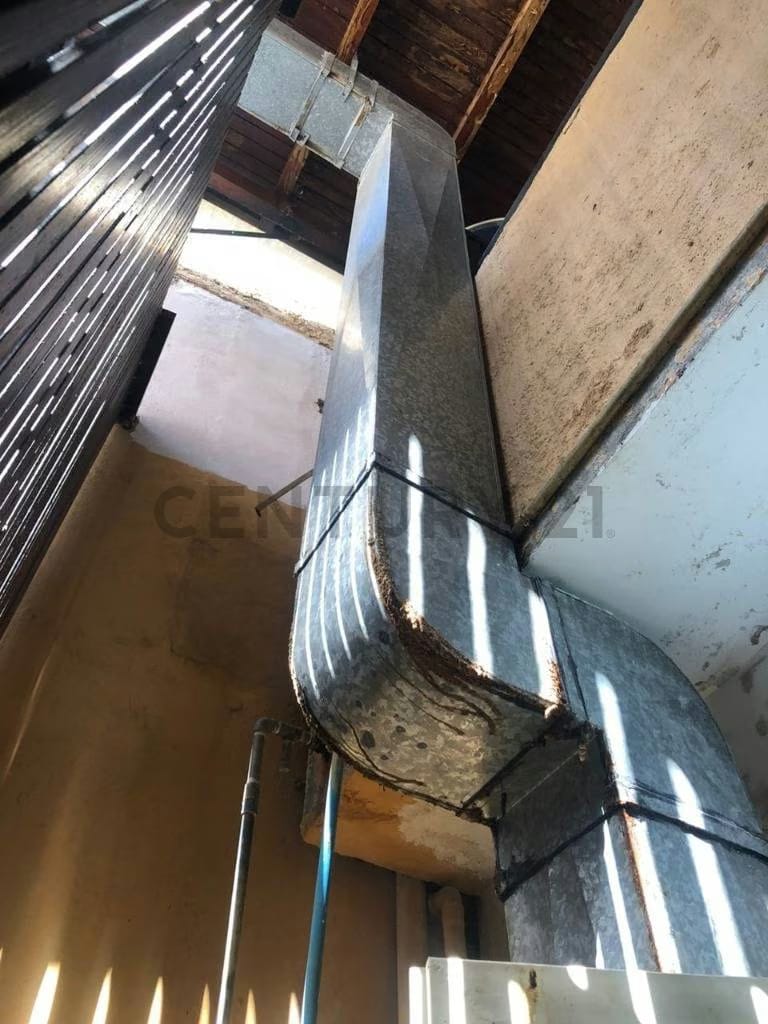 Venta de Casa Comercial de 3 niveles - 7