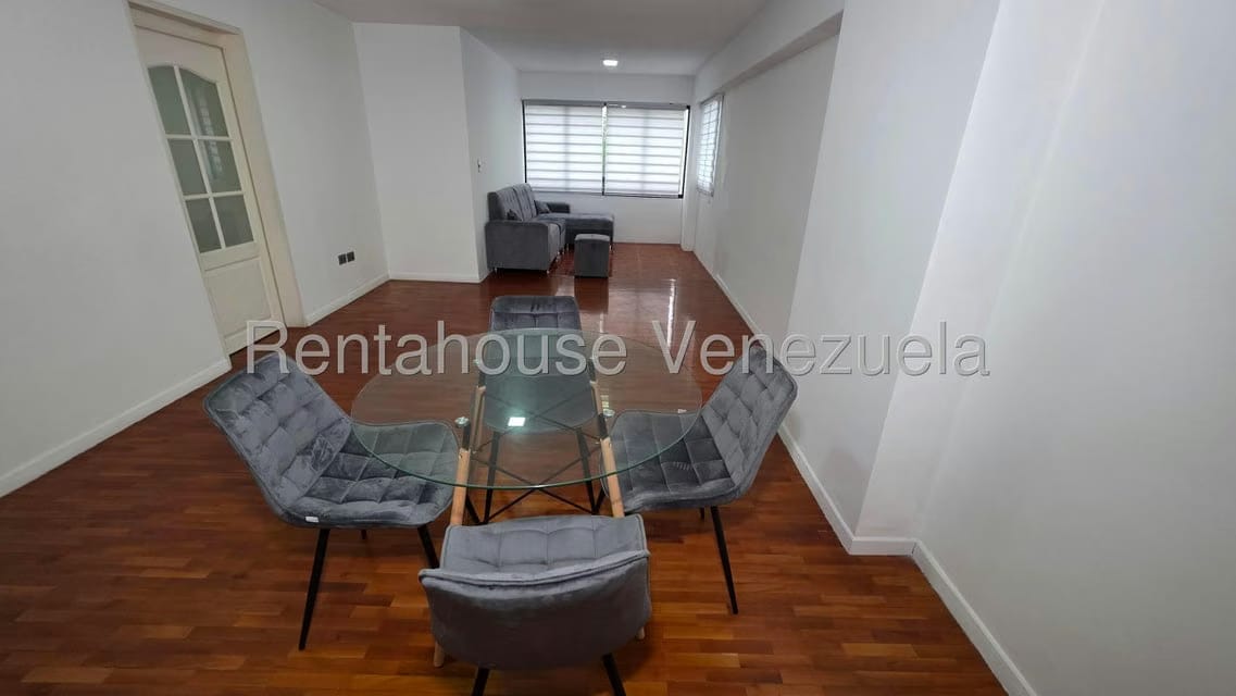 Apartamento (1 Nivel) en Alquiler en Los Dos Caminos, Distrito Metropolitano - 2