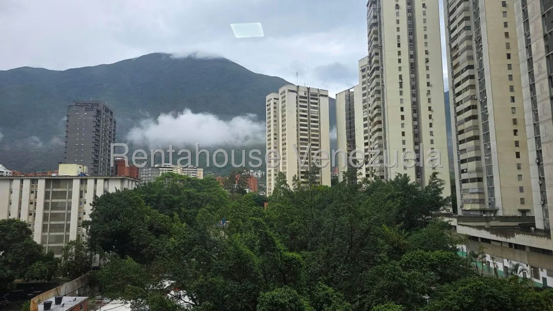 Apartamento (1 Nivel) en Alquiler en Los Dos Caminos, Distrito Metropolitano - 11