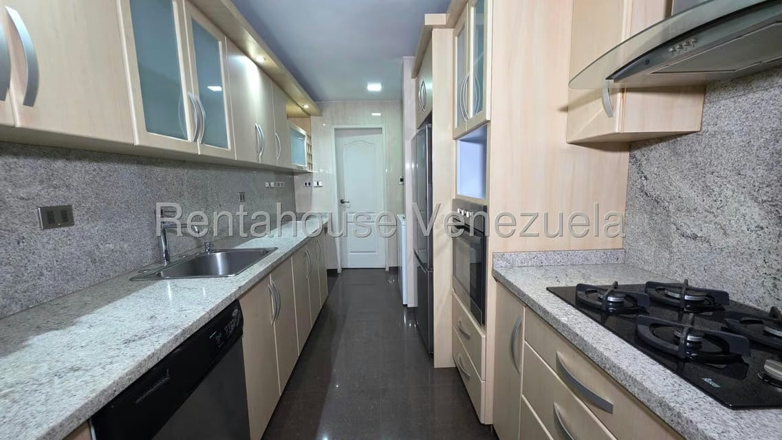 Apartamento (1 Nivel) en Alquiler en Los Dos Caminos, Distrito Metropolitano - 5