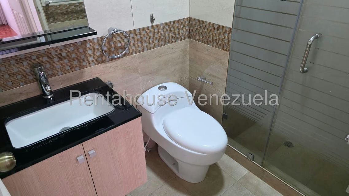 Apartamento (1 Nivel) en Alquiler en Los Dos Caminos, Distrito Metropolitano - 7
