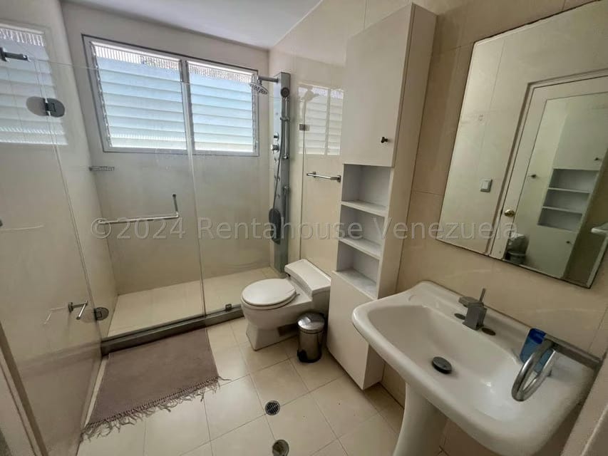 Apartamento (1 Nivel) en Alquiler en Lomas de Las Mercedes, Distrito Metropolitano - 13