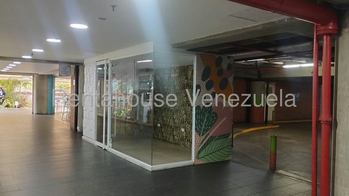 Comercial (Local Comercial) en Alquiler en Colinas de Valle Arriba, Distrito Metropolitano - 2