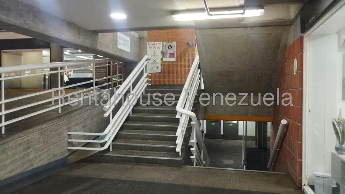 Comercial (Local Comercial) en Alquiler en Colinas de Valle Arriba, Distrito Metropolitano - 9