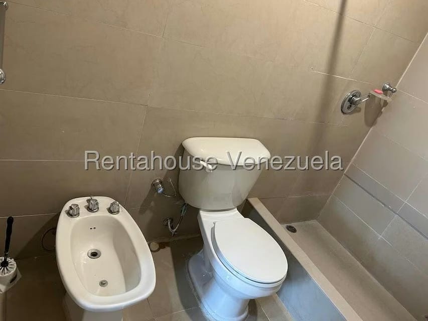 Apartamento (1 Nivel) en Alquiler en Chuao, Distrito Metropolitano - 12