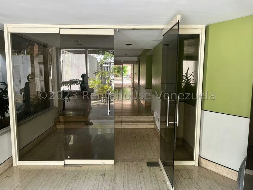 Apartamento (1 Nivel) en Venta en La Florida, Distrito Metropolitano - 2