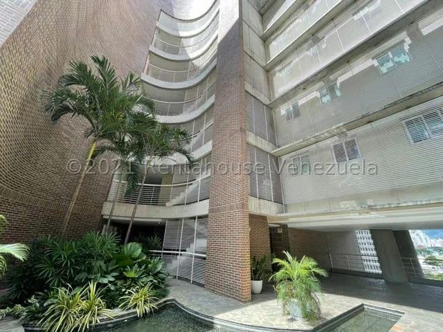 APARTAMENTO EN VENTA – YENNIEF ROJAS
