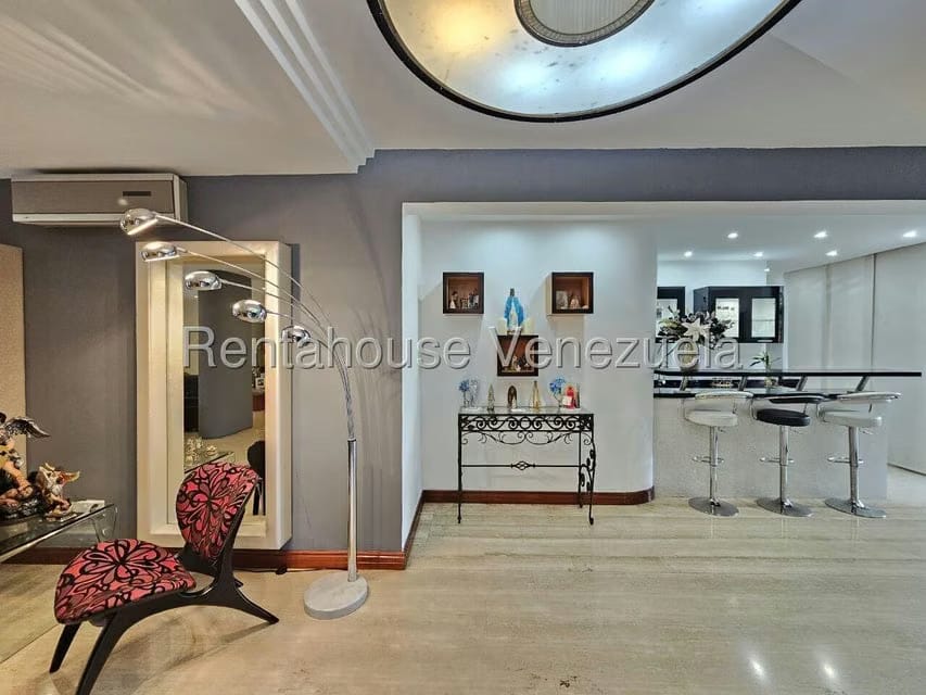 Casa (Duplex) en Venta en Prados del Este, Distrito Metropolitano - 2