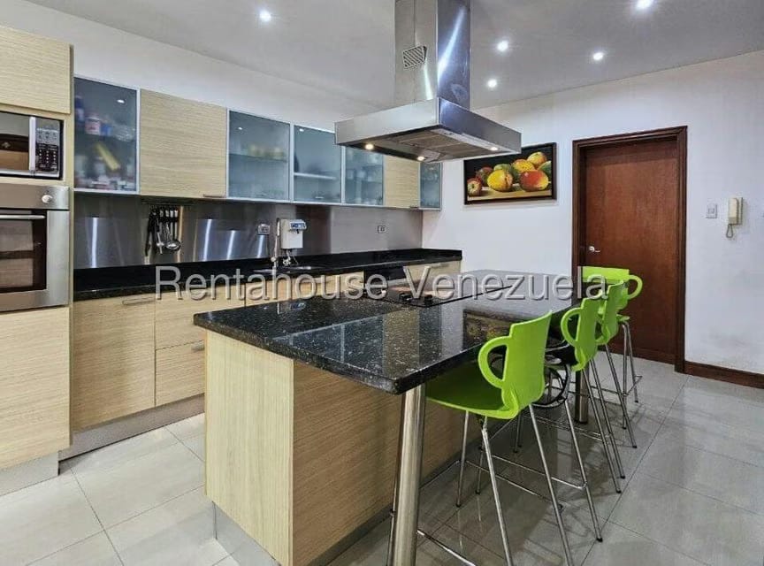 Casa (Duplex) en Venta en Prados del Este, Distrito Metropolitano - 12