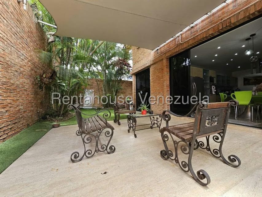 Casa (Duplex) en Venta en Prados del Este, Distrito Metropolitano - 16