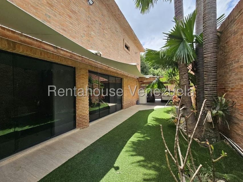 Casa (Duplex) en Venta en Prados del Este, Distrito Metropolitano - 17