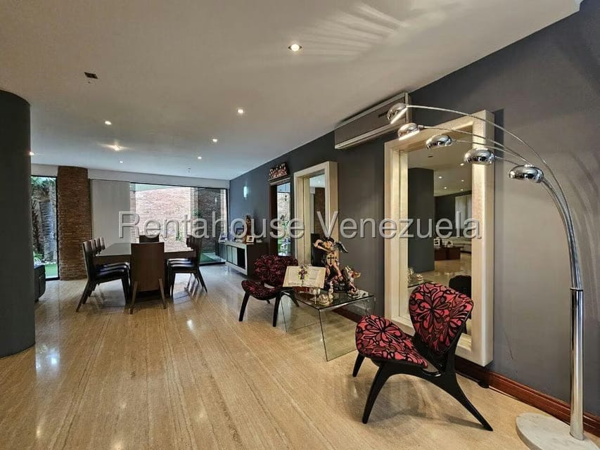 Casa (Duplex) en Venta en Prados del Este, Distrito Metropolitano - 3