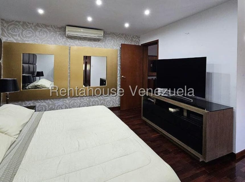 Casa (Duplex) en Venta en Prados del Este, Distrito Metropolitano - 21