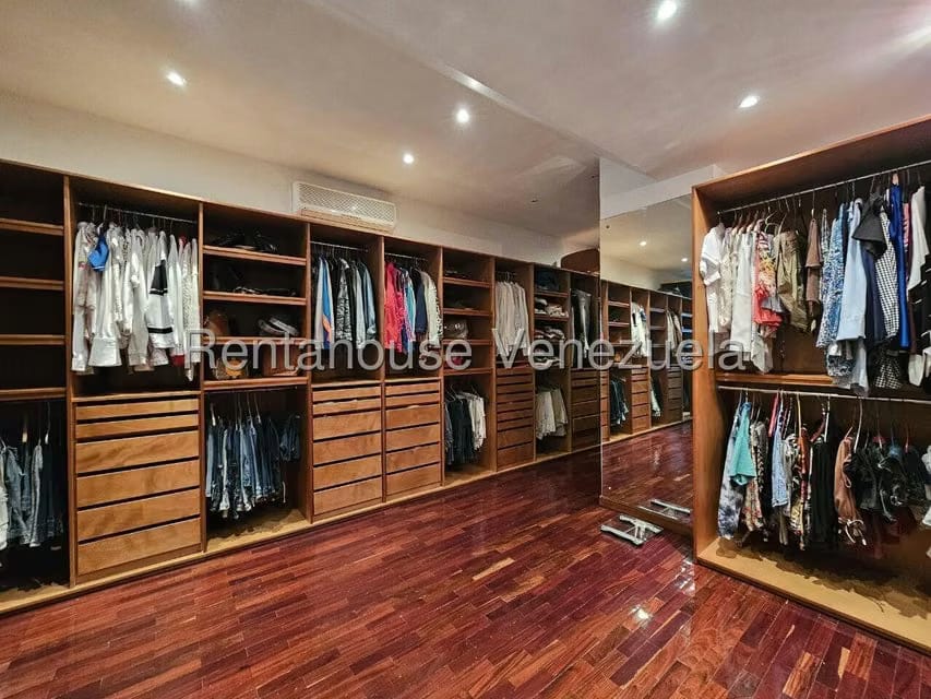 Casa (Duplex) en Venta en Prados del Este, Distrito Metropolitano - 23