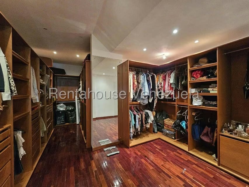 Casa (Duplex) en Venta en Prados del Este, Distrito Metropolitano - 24