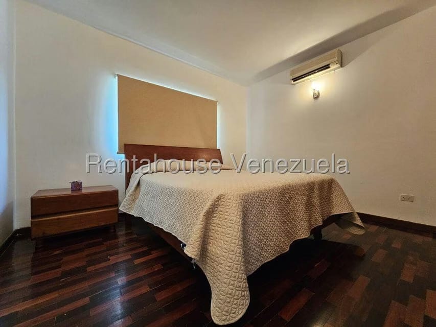 Casa (Duplex) en Venta en Prados del Este, Distrito Metropolitano - 28