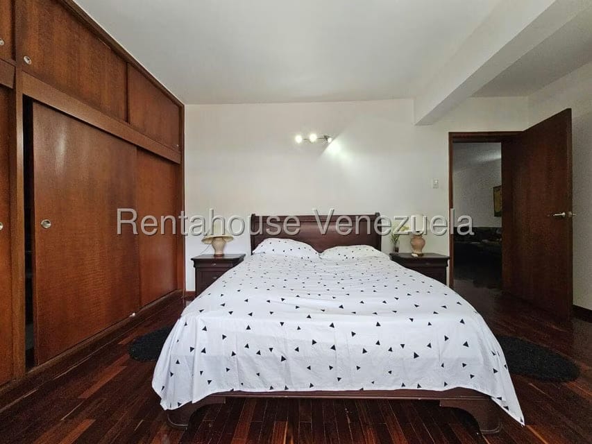 Casa (Duplex) en Venta en Prados del Este, Distrito Metropolitano - 31