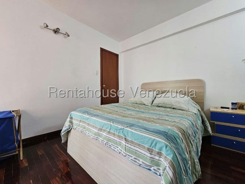 Casa (Duplex) en Venta en Prados del Este, Distrito Metropolitano - 33