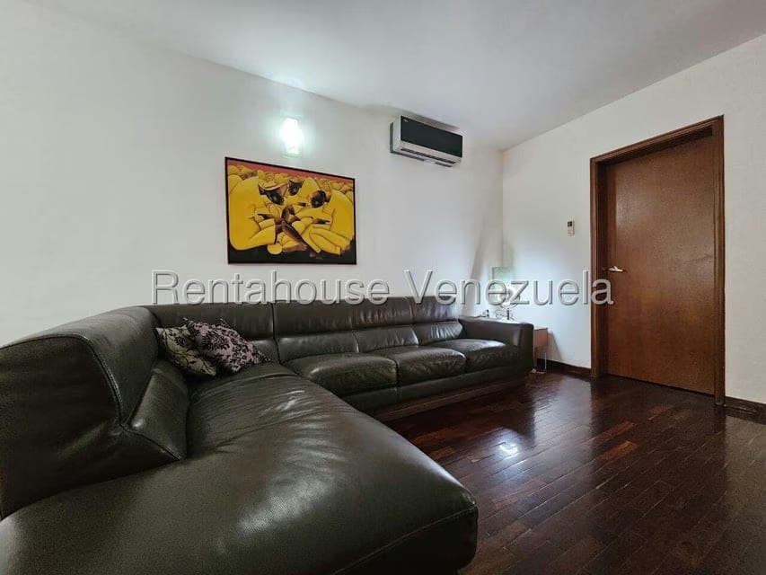 Casa (Duplex) en Venta en Prados del Este, Distrito Metropolitano - 35