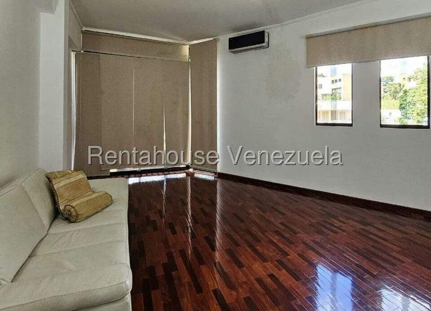 Casa (Duplex) en Venta en Prados del Este, Distrito Metropolitano - 36