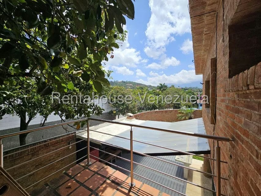 Casa (Duplex) en Venta en Prados del Este, Distrito Metropolitano - 37