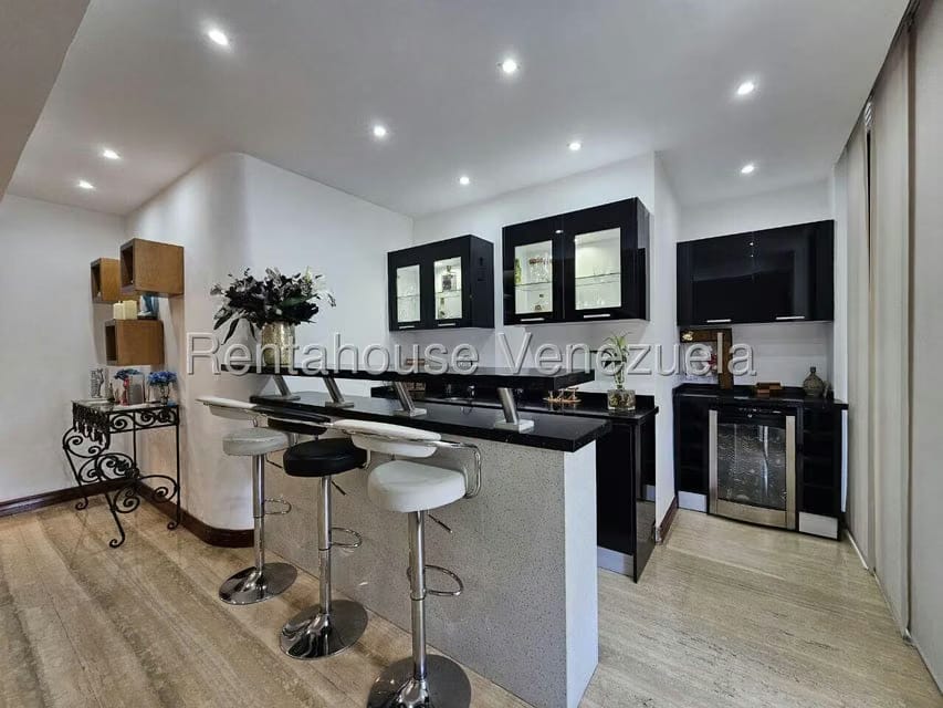 Casa (Duplex) en Venta en Prados del Este, Distrito Metropolitano - 43