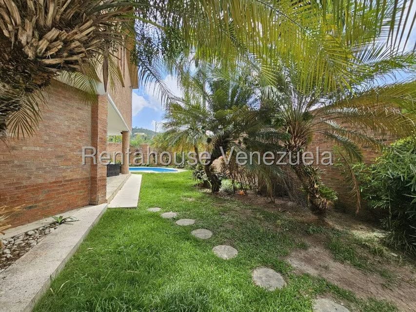 Casa (Duplex) en Venta en Prados del Este, Distrito Metropolitano - 48