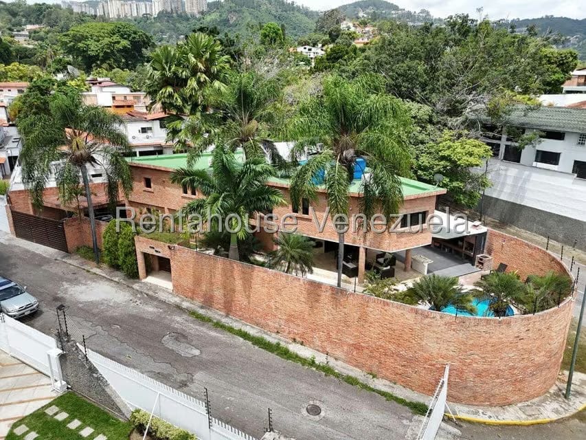 Casa (Duplex) en Venta en Prados del Este, Distrito Metropolitano - 55