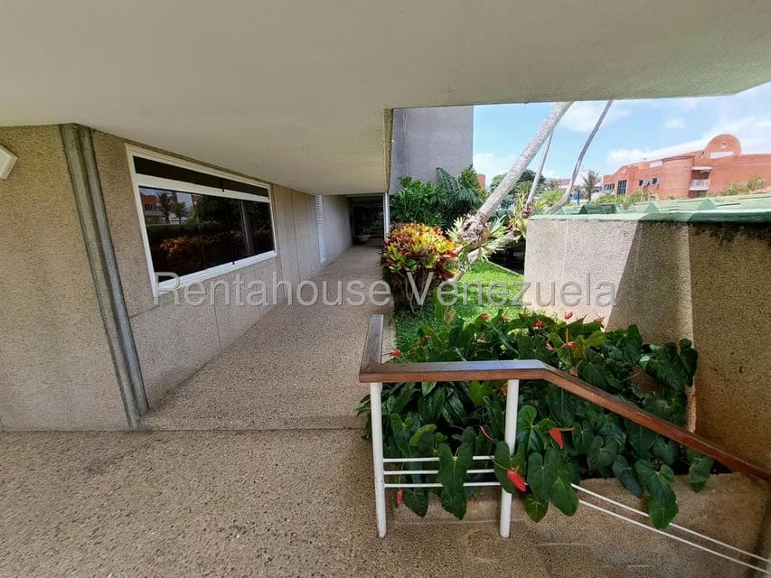 Apartamento (1 Nivel) en Alquiler en Colinas de Bello Monte, Distrito Metropolitano - 2