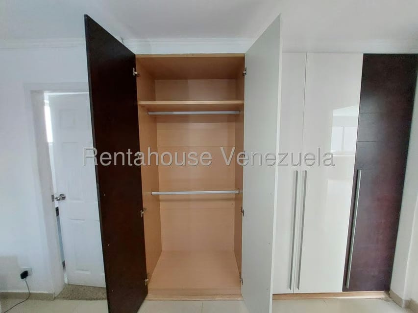 Apartamento (1 Nivel) en Alquiler en Colinas de Bello Monte, Distrito Metropolitano - 21